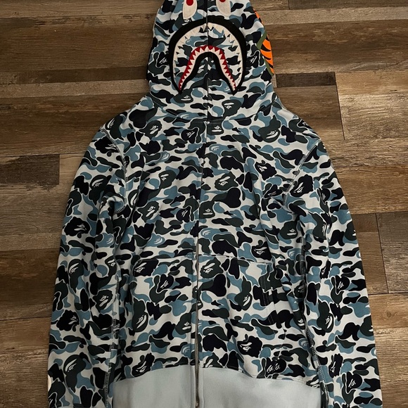 BAPE SHARK CAMO HOODIE FOR STEAL‼️ - Picture 2 of 8